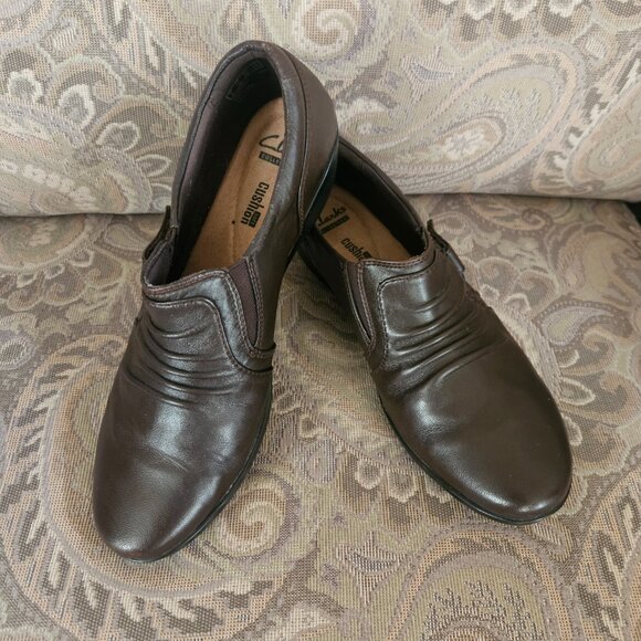 CLARKS Collection Soft Cushion Everyday CODA Sz 8.5M Brown Leather Flat Shoe - Picture 1 of 11